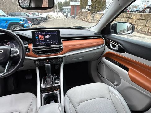 Used 2022 Jeep Compass Limited image 27