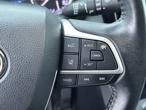 Used 2022 Toyota Highlander XLE image 17