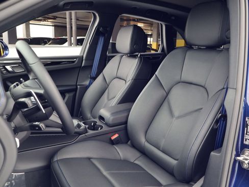 New 2026 Porsche Macan AWD/4WD image 5