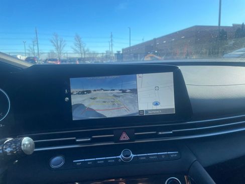 Used 2025 Hyundai Elantra Limited image 17