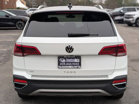 Used 2024 Volkswagen Taos SE w/ Panoramic Sunroof Package image 8