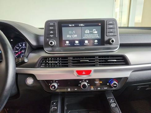 Used 2020 Kia Telluride S FWD image 17