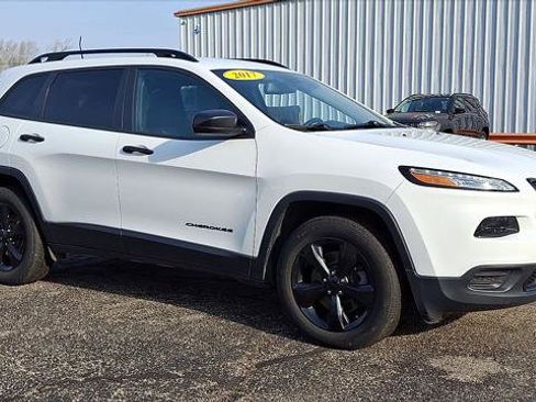 Used 2017 Jeep Cherokee 4WD Altitude image 2