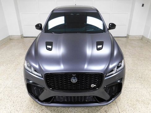 Used 2024 Jaguar F-PACE SVR image 10
