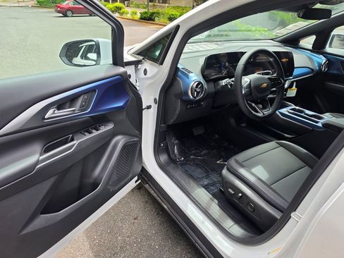 New 2026 Chevrolet Equinox EV LT AWD/4WD image 19