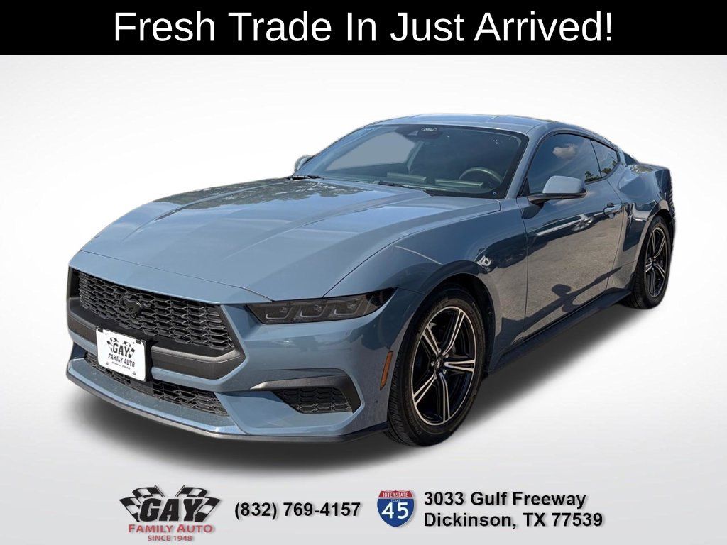 Used 2025 Ford Mustang Coupe RWD image 3