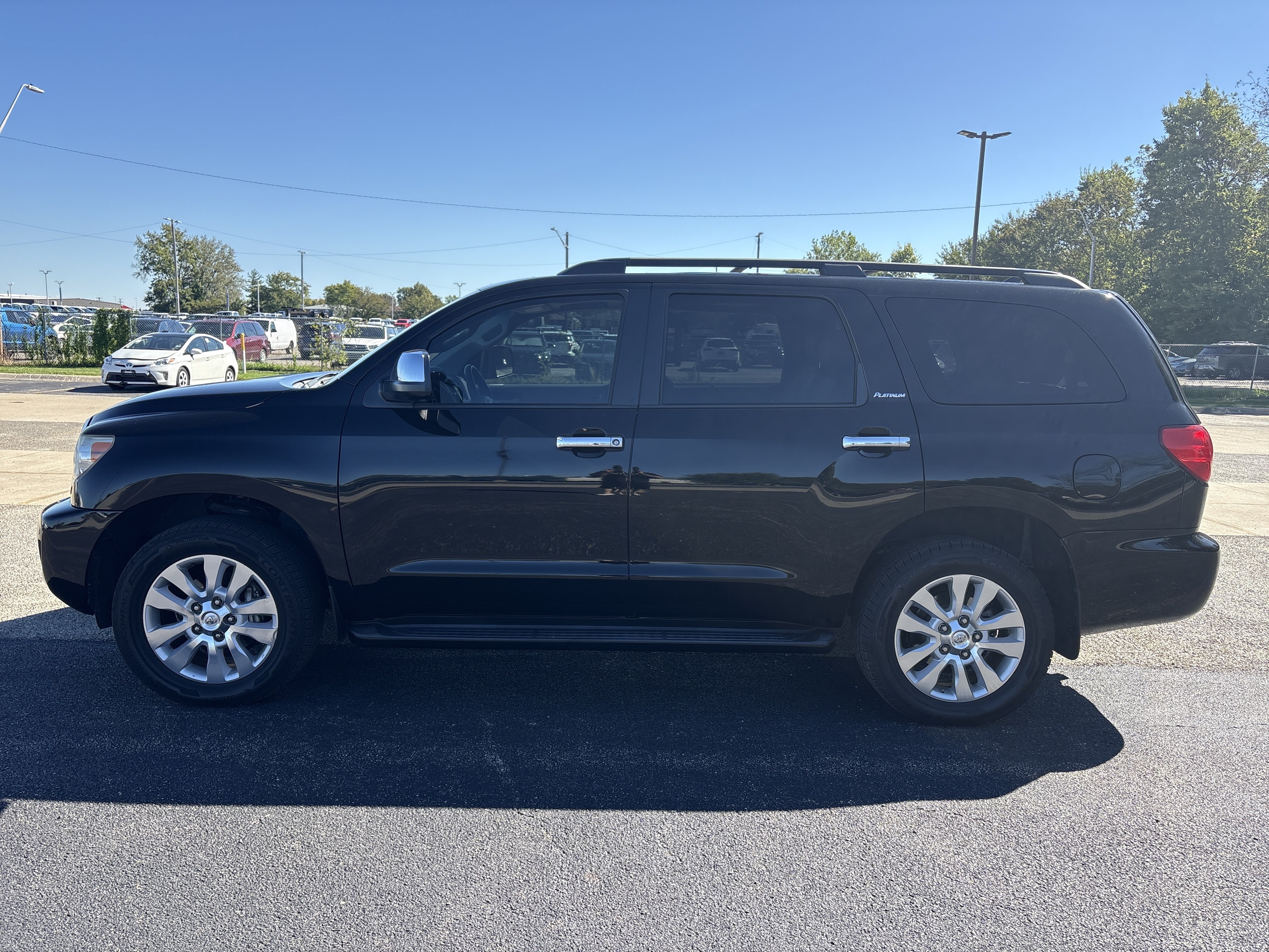 Used 2017 Toyota Sequoia Platinum AWD/4WD image 1