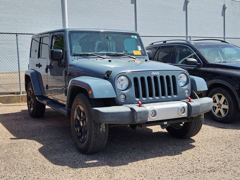 Used 2015 Jeep Wrangler Unlimited Sahara AWD/4WD image 3