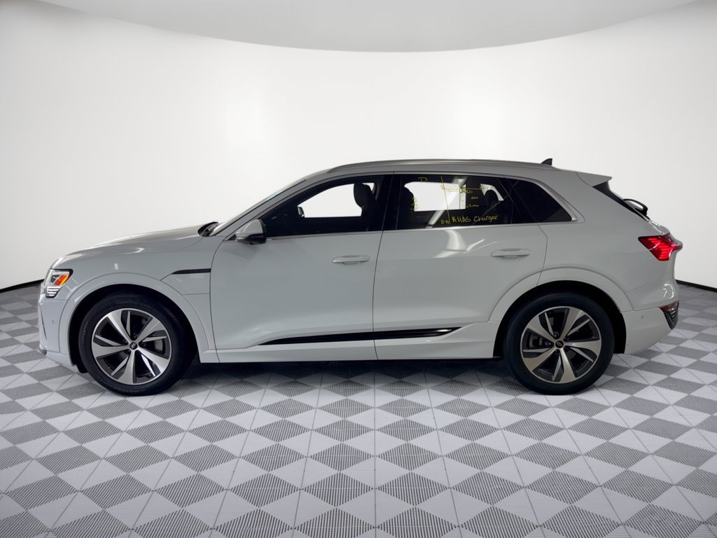 Used 2024 Audi Q8 e-tron Premium Plus w/ Premium Plus Package AWD/4WD image 2