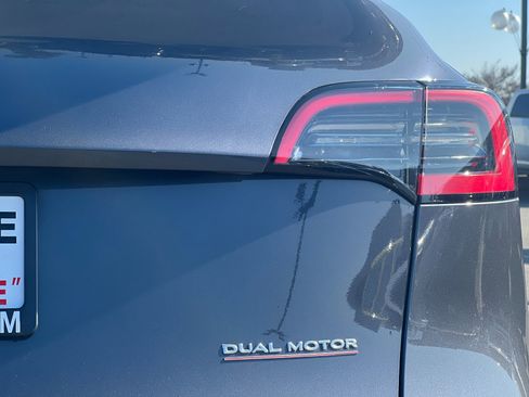 Used 2023 Tesla Model Y Performance image 25