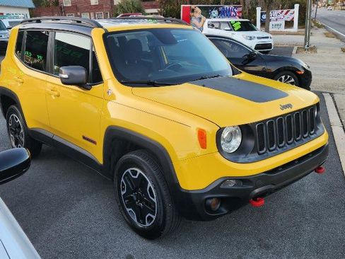Used 2017 Jeep Renegade Trailhawk w/ Safety & Security Group AWD/4WD image 4
