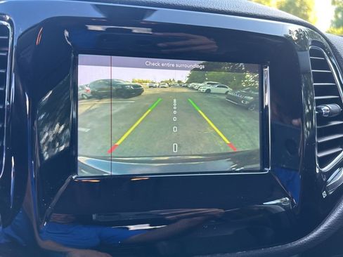 Certified 2020 Jeep Compass Latitude image 15