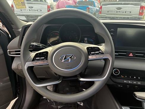 Used 2023 Hyundai Elantra SEL image 10
