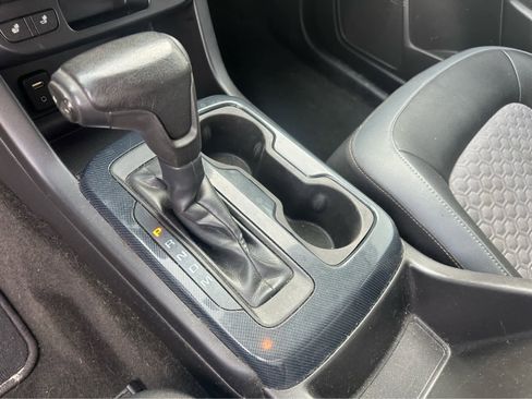 Used 2015 Chevrolet Colorado Z71 AWD/4WD image 14