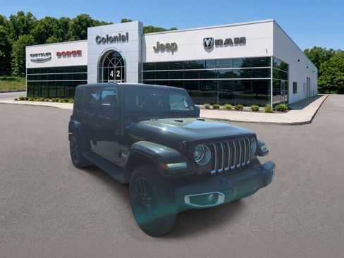 Used 2023 Jeep Wrangler Unlimited Sahara w/ Cold Weather Group AWD/4WD image 8