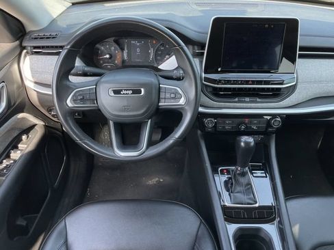 Used 2022 Jeep Compass Latitude FWD image 11