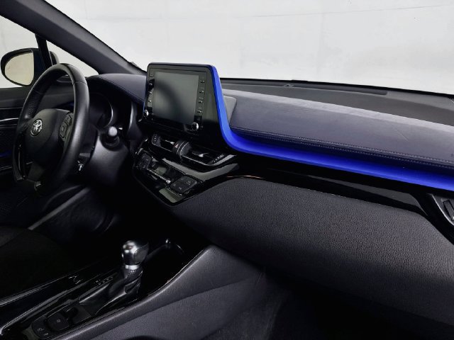 Used 2020 Toyota C-HR XLE FWD image 27