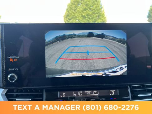 Used 2025 Toyota Sienna XLE w/ XLE Plus Package FWD image 28