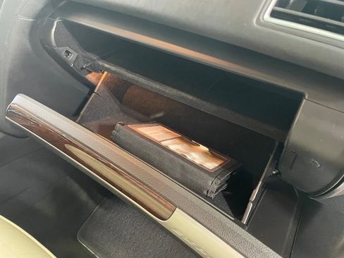 Used 2016 Ford Explorer Platinum image 32