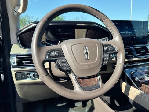 Used 2022 Lincoln Navigator L Reserve AWD/4WD image 11