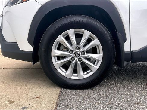 Used 2024 Toyota Corolla Cross LE image 11