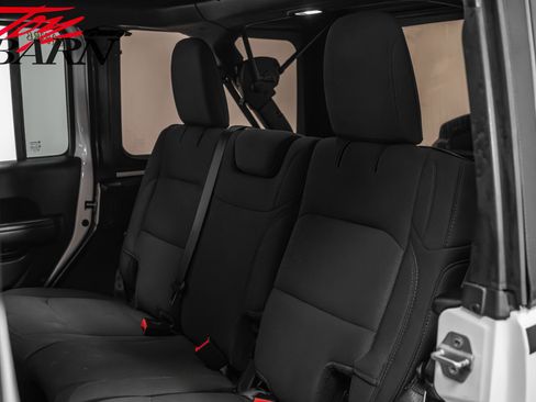 Used 2019 Jeep Wrangler Unlimited Sport S image 41