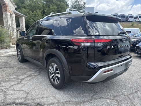Used 2024 Nissan Pathfinder SL w/ Cargo Package FWD image 5