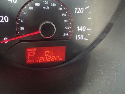 Used 2012 Kia Sorento LX w/ Convenience Pkg FWD image 11