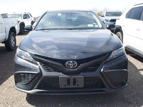 Used 2024 Toyota Camry SE image 2
