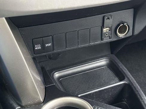 Used 2015 Toyota RAV4 LE image 28