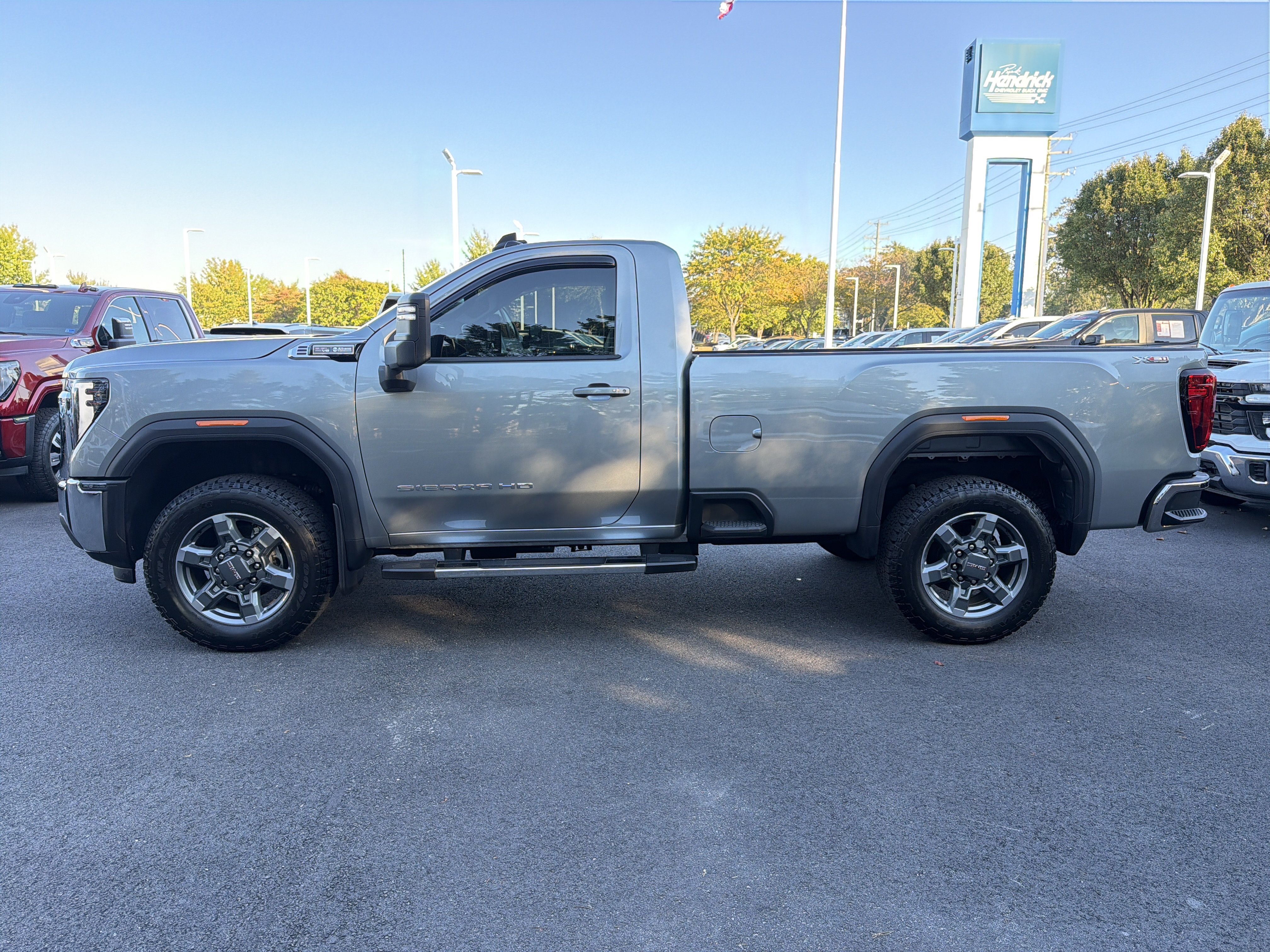 Used 2025 GMC Sierra 2500 SLE AWD/4WD image 7