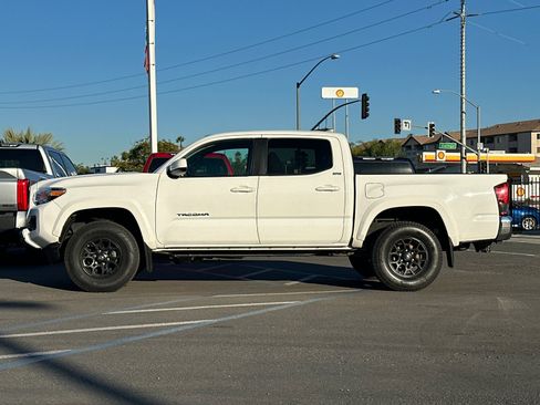 Used 2019 Toyota Tacoma SR5 image 2