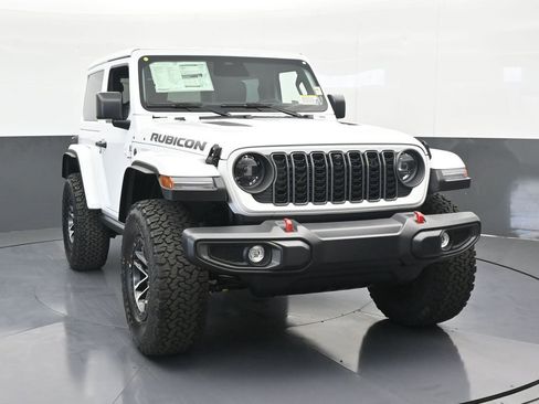 New 2025 Jeep Wrangler Rubicon w/ Xtreme 35 Tire Package image 9
