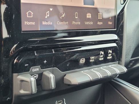 New 2026 RAM 2500 Big Horn AWD/4WD image 16