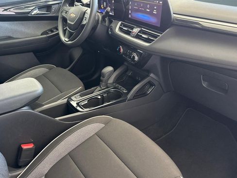 Used 2025 Chevrolet TrailBlazer LT FWD image 32