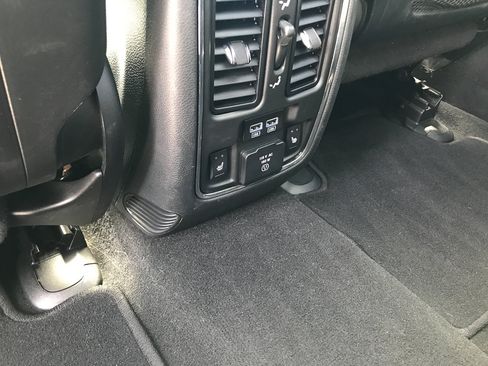 Used 2019 Jeep Grand Cherokee Overland w/ Interior Metal Package AWD/4WD image 34