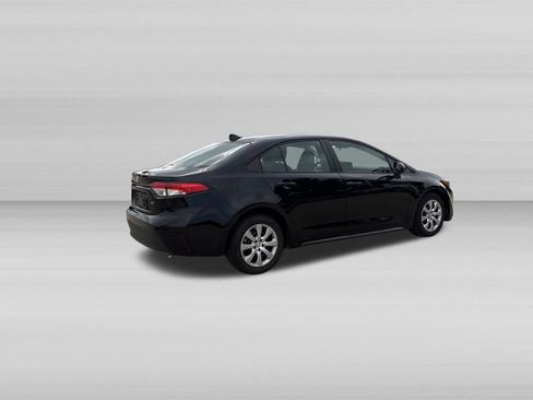 Used 2025 Toyota Corolla LE FWD image 4