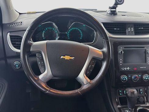 Used 2017 Chevrolet Traverse LT w/ Style and Technology Package FWD image 17