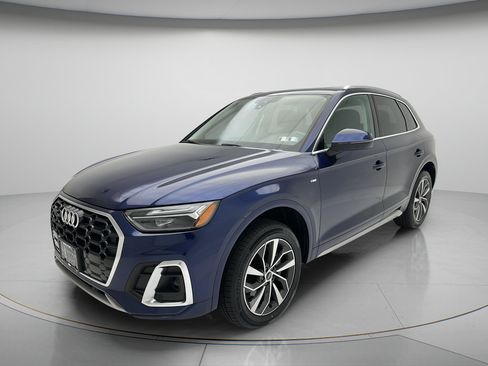 Used 2023 Audi Q5 2.0T Premium w/ Convenience Package AWD/4WD image 3