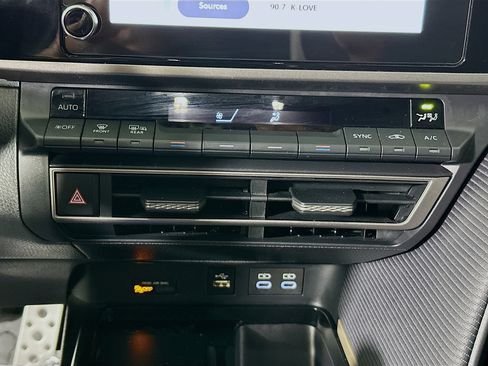 Certified 2025 Toyota Camry SE FWD image 23