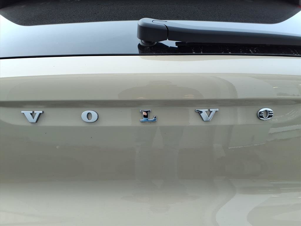 New 2026 Volvo XC40 B4 Plus w/ Protection Package Premier FWD image 9