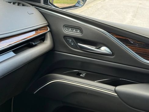 Certified 2024 Cadillac Escalade Premium Luxury w/ Performance Package AWD/4WD image 40