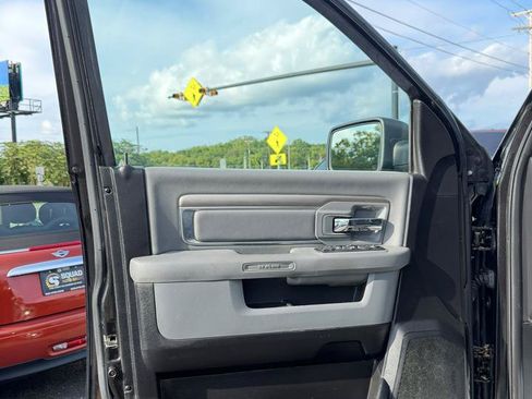 Used 2018 RAM 2500 SLT AWD/4WD image 14