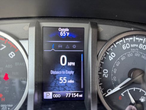 Used 2022 Toyota Tacoma TRD Sport w/ Technology Package image 11