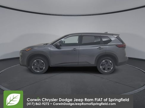 Used 2025 Nissan Rogue SV image 9