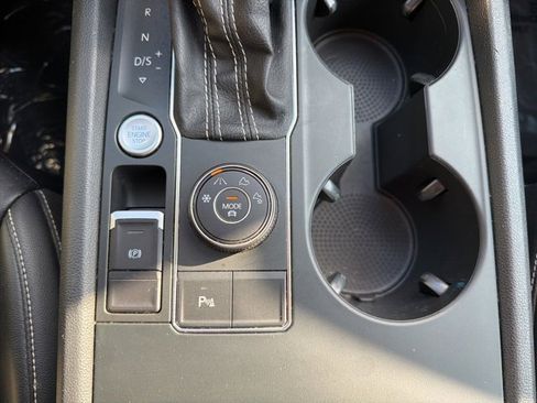 Used 2021 Volkswagen Atlas SE image 19