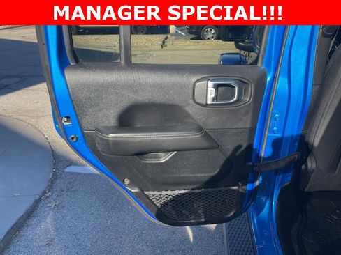 Used 2020 Jeep Gladiator Overland image 16