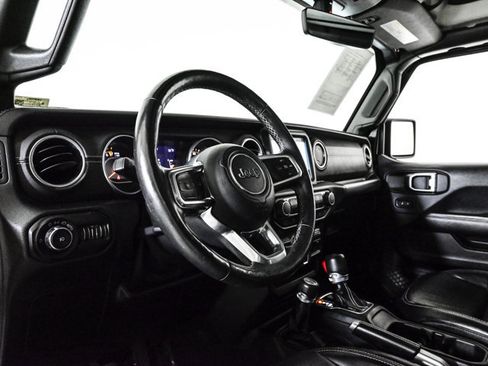 Used 2018 Jeep Wrangler Unlimited Sahara image 10