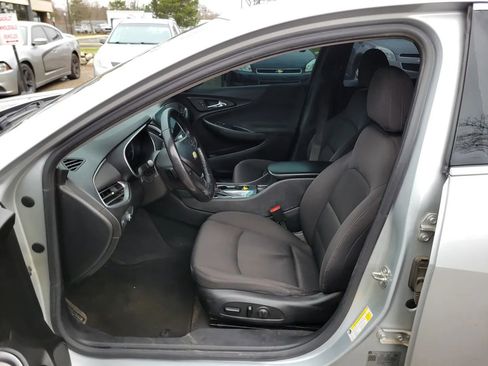 Used 2019 Chevrolet Malibu RS FWD image 2