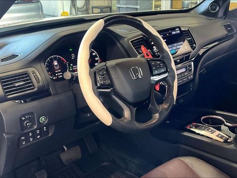 Used 2025 Honda Ridgeline Black Edition image 4